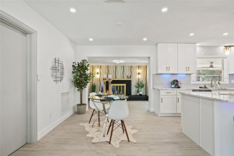 Casa en alquiler en Saint Petersburg, Florida, 4 dormitorios, 147.16 m2 № 1903402 - foto 19