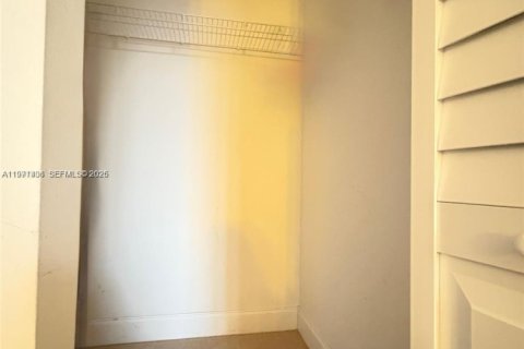 Купить кондоминиум в Халландейл-Бич, Флорида 2 спальни, 118.45м2, № 2032155 - фото 7