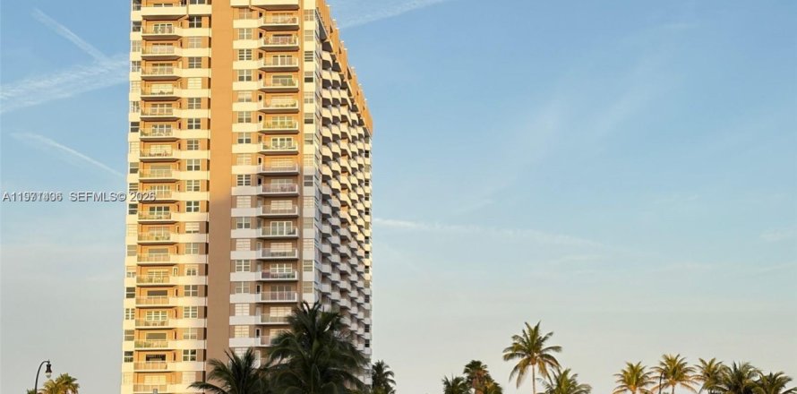 Кондоминиум с 2 спальнями в Халландейл-Бич, Флорида № 2032155