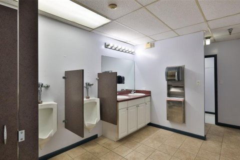 Immobilier commercial à louer à Palm Coast, Floride: 4531.49 m2 № 1678309 - photo 46