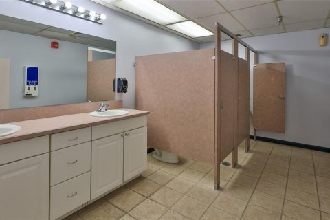 Immobilier commercial à louer à Palm Coast, Floride: 4531.49 m2 № 1678309 - photo 45