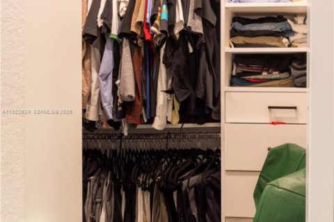 Купить таунхаус в Майами, Флорида 3 спальни, 163.32м2, № 1976482 - фото 24