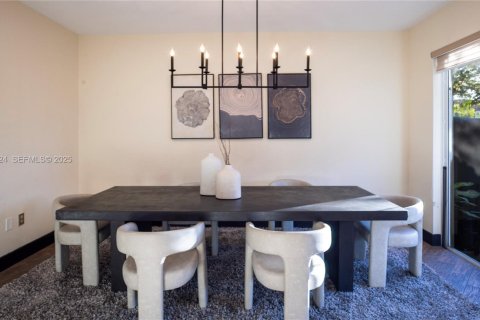 Купить таунхаус в Майами, Флорида 3 спальни, 163.32м2, № 1976482 - фото 9