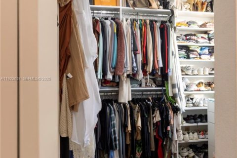 Купить таунхаус в Майами, Флорида 3 спальни, 163.32м2, № 1976482 - фото 25