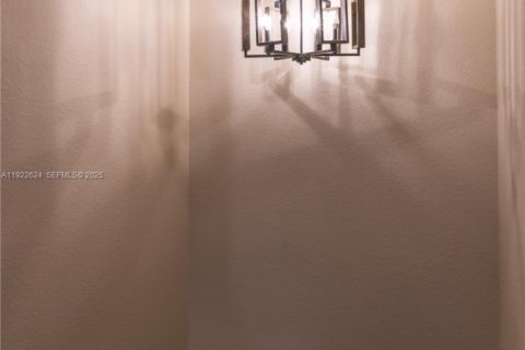 Купить таунхаус в Майами, Флорида 3 спальни, 163.32м2, № 1976482 - фото 13