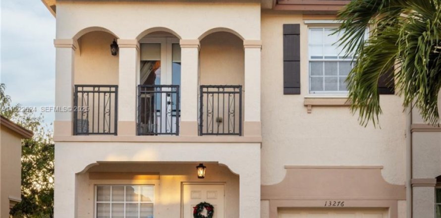 Таунхаус в Майами, Флорида 3 спальни, 163.32м2 № 1976482