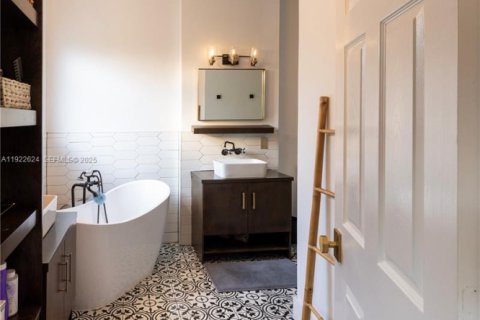 Купить таунхаус в Майами, Флорида 3 спальни, 163.32м2, № 1976482 - фото 19