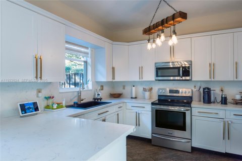 Купить таунхаус в Майами, Флорида 3 спальни, 163.32м2, № 1976482 - фото 6