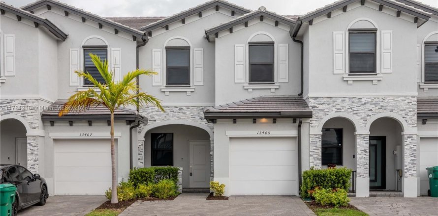 Townhouse in Homestead, Florida 3 bedrooms, 123.65 sq.m. № 1959291