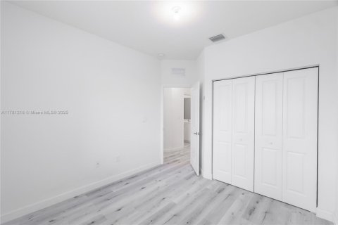 Townhouse in Homestead, Florida 3 bedrooms, 123.65 sq.m. № 1959291 - photo 23