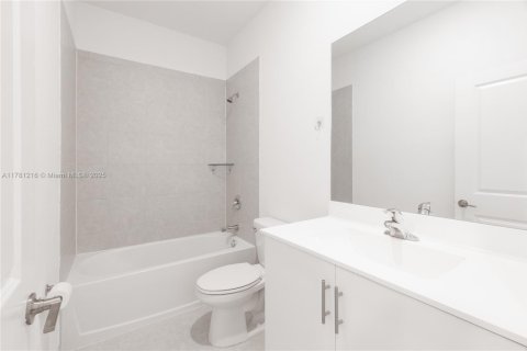 Townhouse in Homestead, Florida 3 bedrooms, 123.65 sq.m. № 1959291 - photo 21