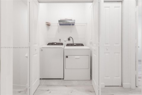 Townhouse in Homestead, Florida 3 bedrooms, 123.65 sq.m. № 1959291 - photo 13