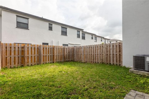 Townhouse in Homestead, Florida 3 bedrooms, 123.65 sq.m. № 1959291 - photo 27