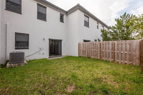 Townhouse in Homestead, Florida 3 bedrooms, 123.65 sq.m. № 1959291 - photo 29