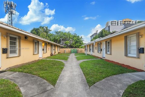 Снять в аренду виллу или дом в Майами, Флорида 1 спальня, 46.45м2, № 1983194 - фото 9