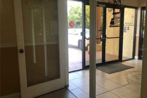 Immobilier commercial à louer à Longwood, Floride: 2229.65 m2 № 1819268 - photo 3