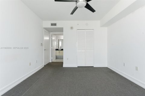 Apartamento en alquiler en Miami, Florida, 2 dormitorios, 103.77 m2 № 2025382 - foto 22
