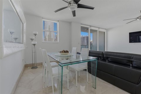 Apartamento en alquiler en Miami, Florida, 2 dormitorios, 103.77 m2 № 2025382 - foto 10