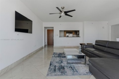 Apartamento en alquiler en Miami, Florida, 2 dormitorios, 103.77 m2 № 2025382 - foto 7