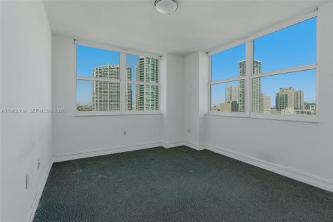 Apartamento en alquiler en Miami, Florida, 2 dormitorios, 103.77 m2 № 2025382 - foto 17