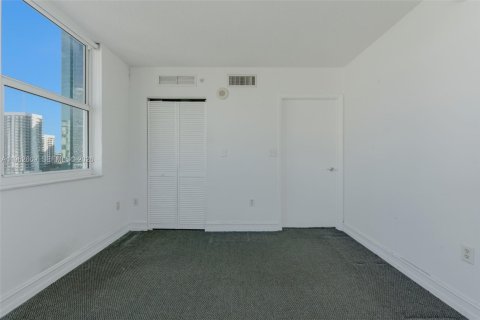 Apartamento en alquiler en Miami, Florida, 2 dormitorios, 103.77 m2 № 2025382 - foto 18