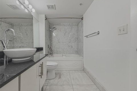 Apartamento en alquiler en Miami, Florida, 2 dormitorios, 103.77 m2 № 2025382 - foto 29