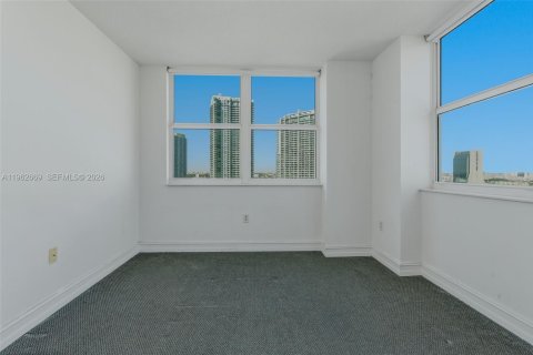 Apartamento en alquiler en Miami, Florida, 2 dormitorios, 103.77 m2 № 2025382 - foto 19