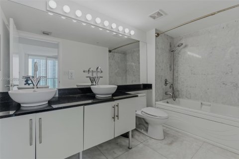 Apartamento en alquiler en Miami, Florida, 2 dormitorios, 103.77 m2 № 2025382 - foto 27