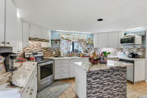 House in Port St. Lucie, Florida 4 bedrooms, 286.23 sq.m. № 2172376 - photo 6