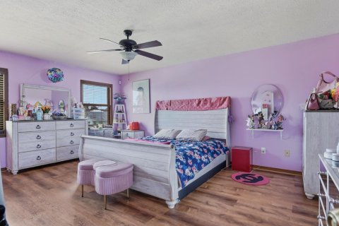 House in Port St. Lucie, Florida 4 bedrooms, 286.23 sq.m. № 2172376 - photo 13