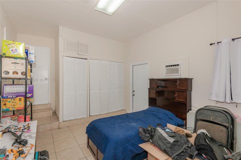 House in Surfside, Florida 4 bedrooms, 178.09 sq.m. № 2152830 - photo 19