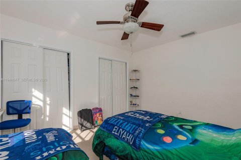 House in Surfside, Florida 4 bedrooms, 178.09 sq.m. № 2152830 - photo 16