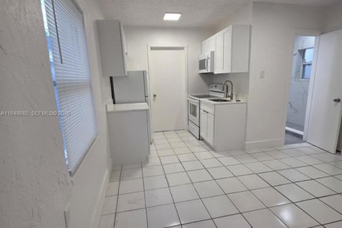 Снять в аренду квартиру в Холливуд, Флорида 1 спальня, № 2005586 - фото 2