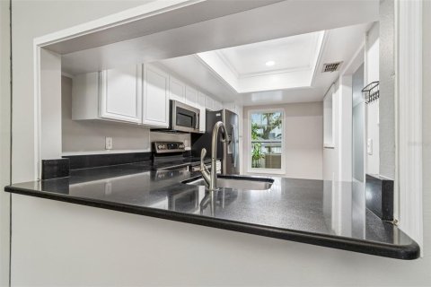Touwnhouse à vendre à Tampa, Floride: 2 chambres, 144.93 m2 № 2287732 - photo 10