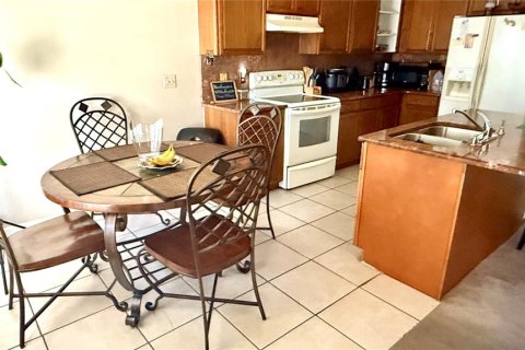 House in Brandon, Florida 3 bedrooms, 154.5 sq.m. № 1784777 - photo 9