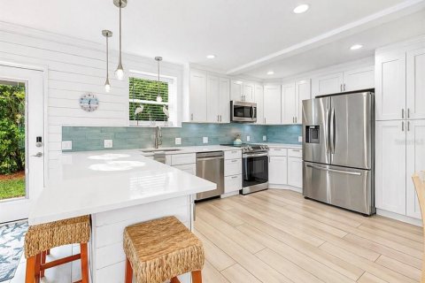 House in Sarasota, Florida 5 bedrooms, 231.05 sq.m. № 2093172 - photo 6