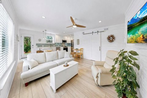 House in Sarasota, Florida 5 bedrooms, 231.05 sq.m. № 2093172 - photo 16