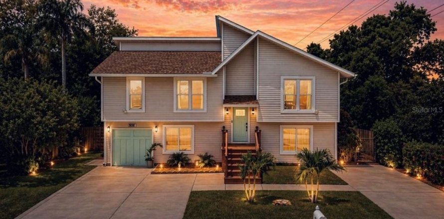 House in Sarasota, Florida 5 bedrooms, 231.05 sq.m. № 2093172