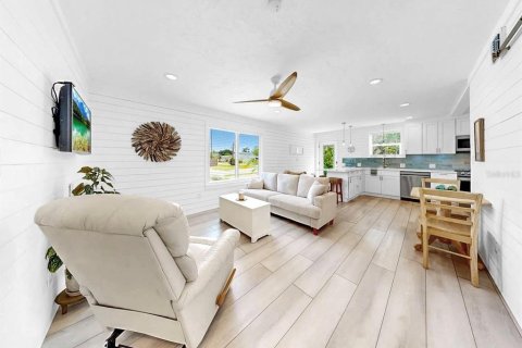 House in Sarasota, Florida 5 bedrooms, 231.05 sq.m. № 2093172 - photo 15