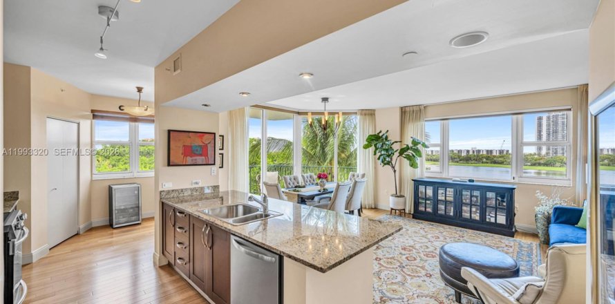 Condo in Aventura, Florida, 2 bedrooms  № 2179978
