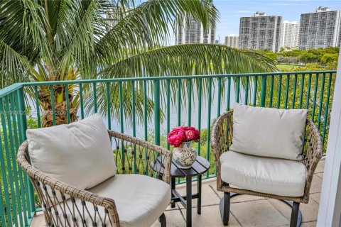 Condo in Aventura, Florida, 2 bedrooms  № 2179978 - photo 19