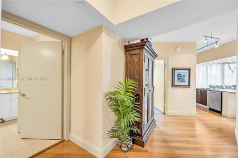 Condo in Aventura, Florida, 2 bedrooms  № 2179978 - photo 11