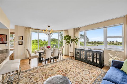 Condo in Aventura, Florida, 2 bedrooms  № 2179978 - photo 4