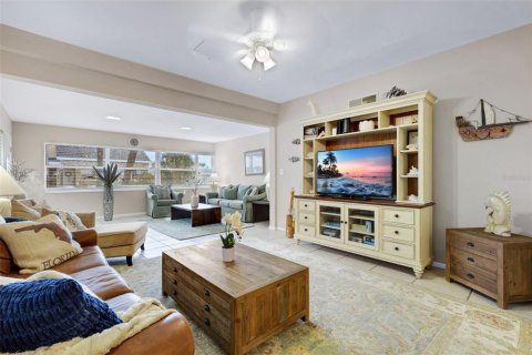 Casa en venta en Clearwater, Florida, 3 dormitorios, 157.66 m2 № 2144182 - foto 4