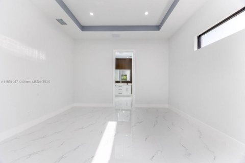 House in Lehigh Acres, Florida 4 bedrooms № 1958380 - photo 16