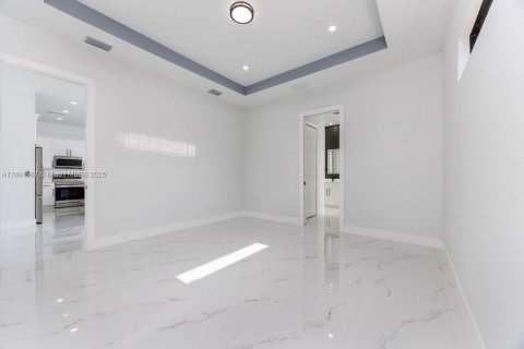 House in Lehigh Acres, Florida 4 bedrooms № 1958380 - photo 15