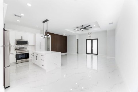 House in Lehigh Acres, Florida 4 bedrooms № 1958380 - photo 7