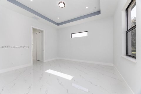 House in Lehigh Acres, Florida 4 bedrooms № 1958380 - photo 14