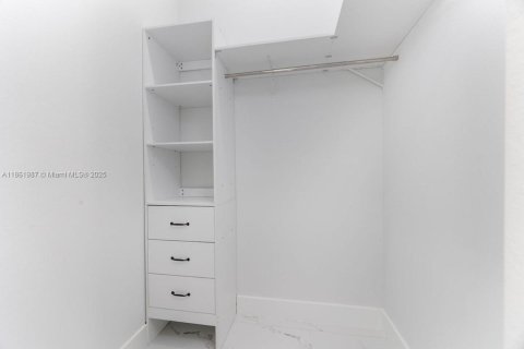 House in Lehigh Acres, Florida 4 bedrooms № 1958380 - photo 20