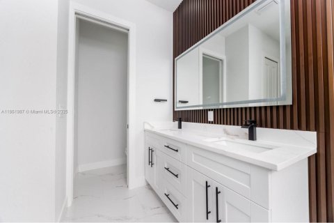 House in Lehigh Acres, Florida 4 bedrooms № 1958380 - photo 18